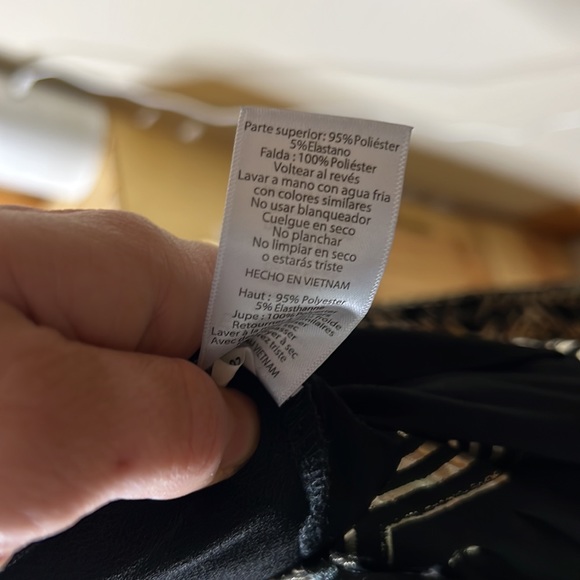 LuLaRoe DeAnne Black And Gold Chevron Print Pleated Long Dress Large - Picture 9 of 10